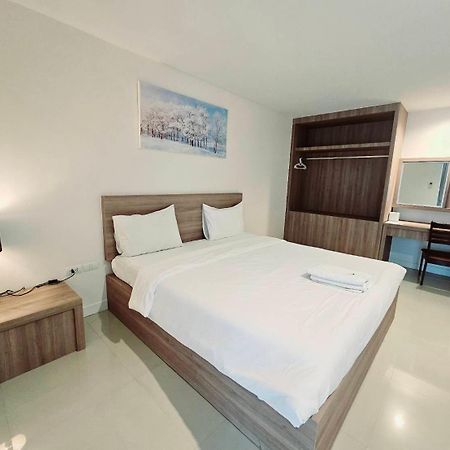 Similan Mansion Hotel Bang Saen Exterior photo