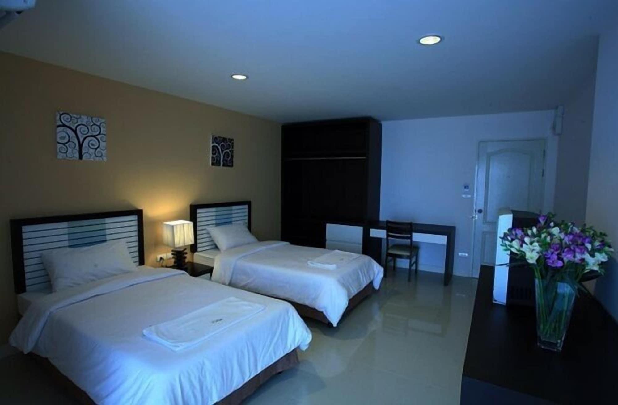 Similan Mansion Hotel Bang Saen Exterior photo