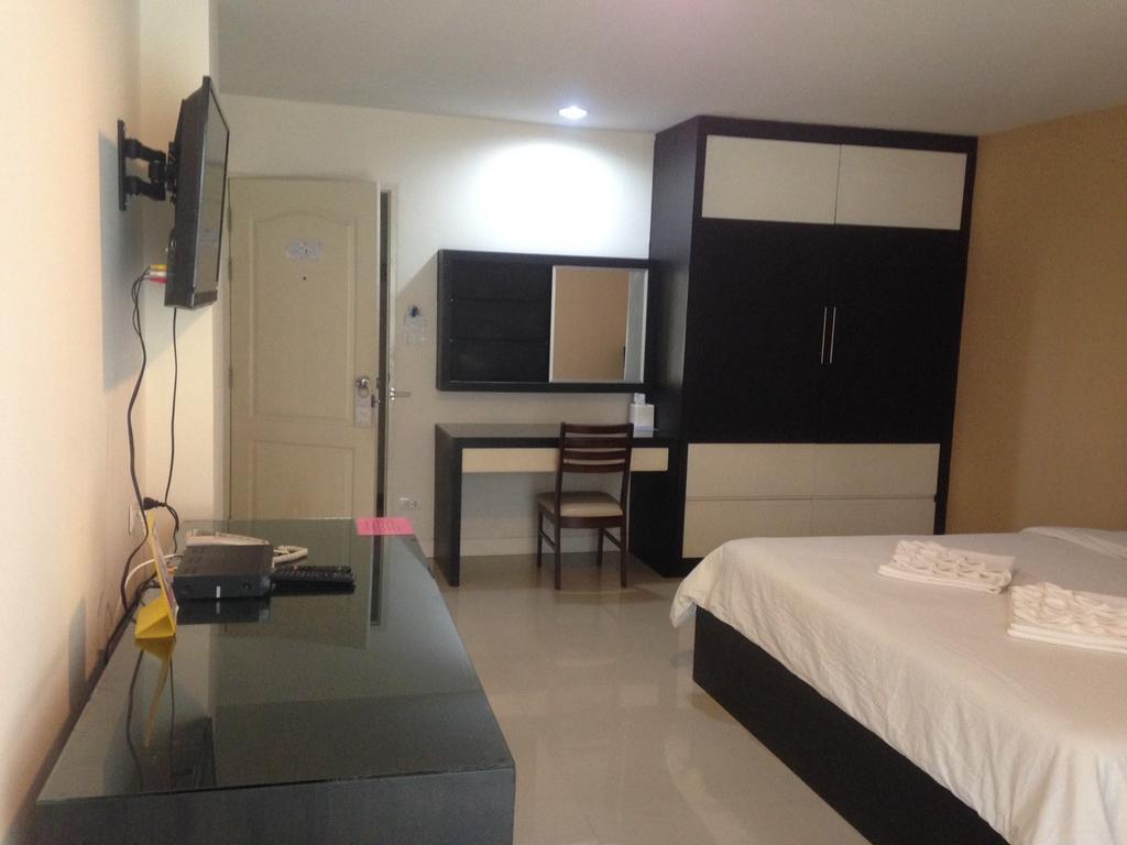 Similan Mansion Hotel Bang Saen Room photo