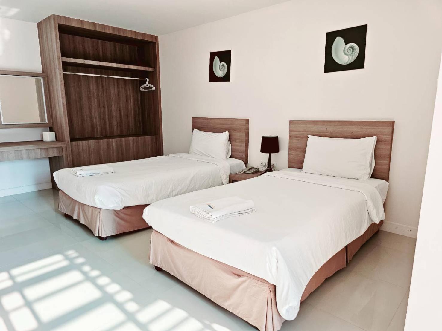 Similan Mansion Hotel Bang Saen Exterior photo