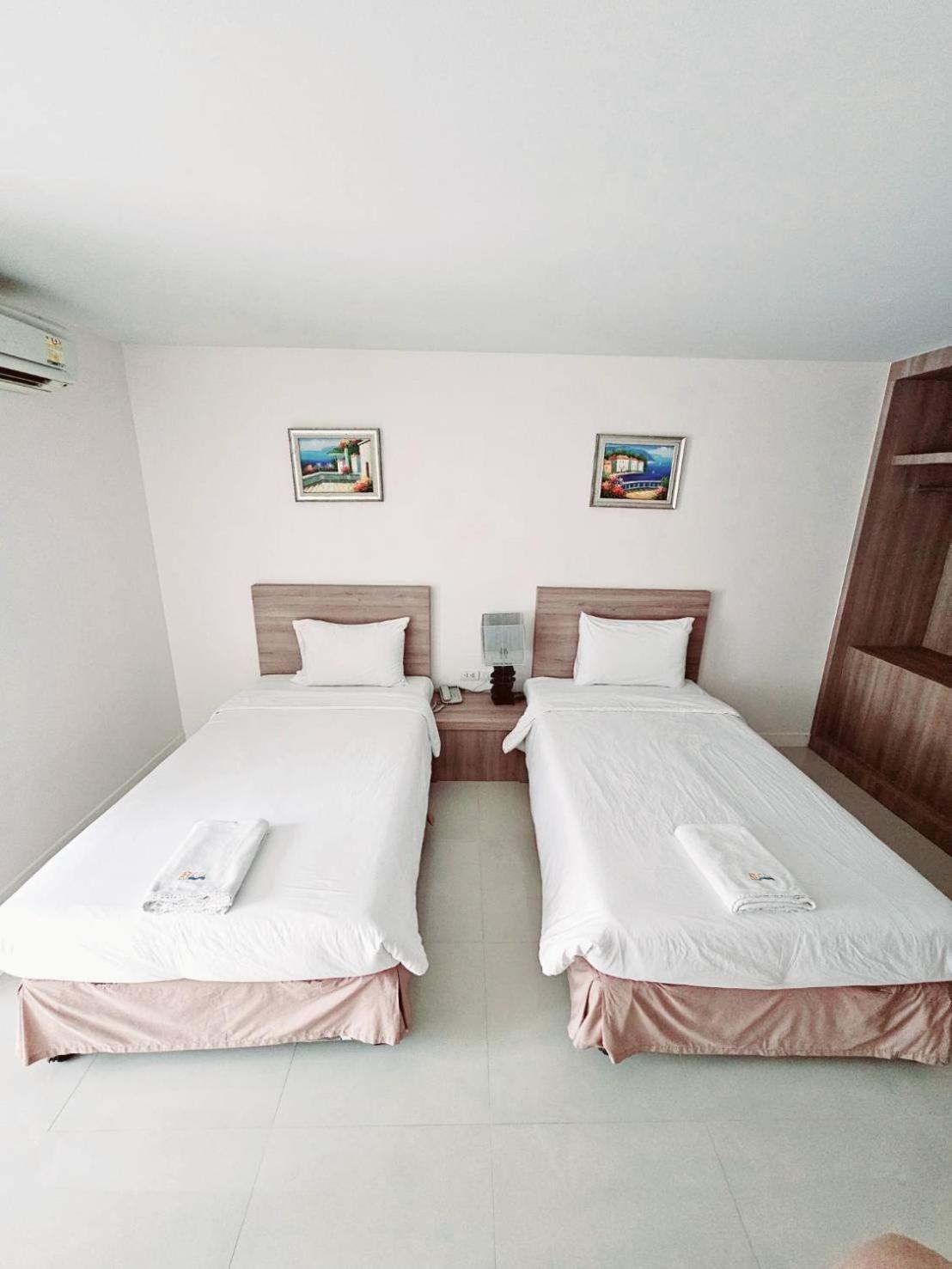 Similan Mansion Hotel Bang Saen Exterior photo