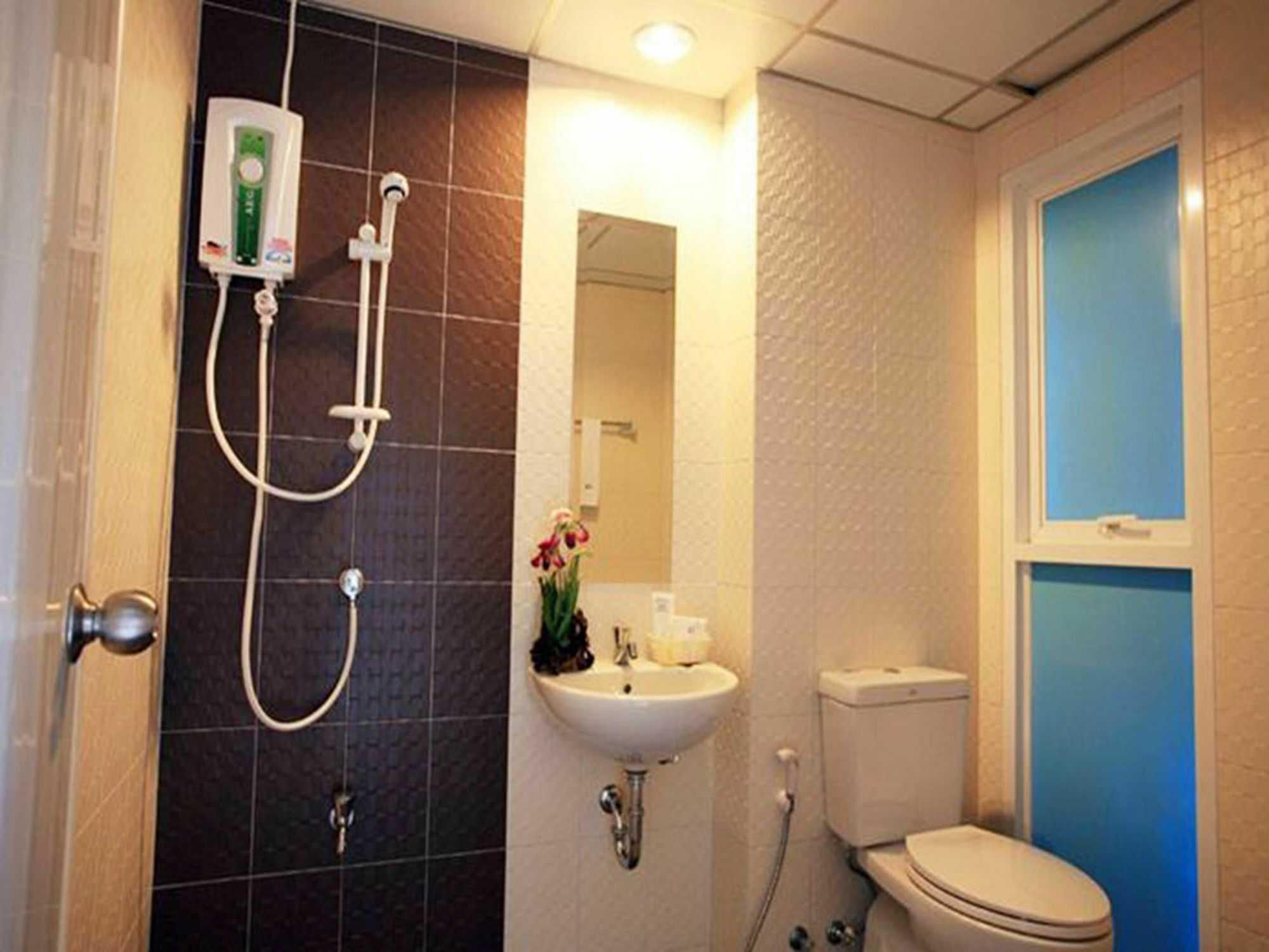 Similan Mansion Hotel Bang Saen Exterior photo